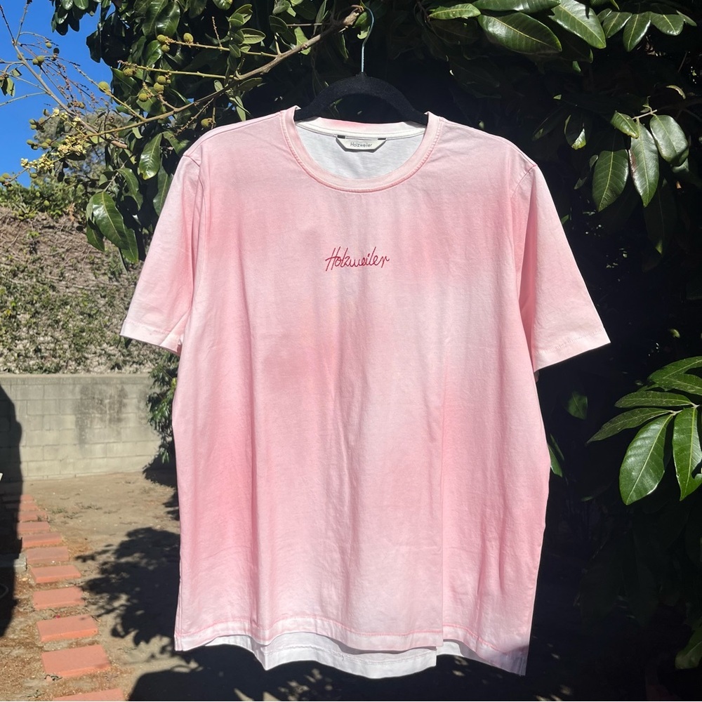 HOLZWEILER pink white graffiti spray‎ paint logo crew neck short sleeve T-shirt